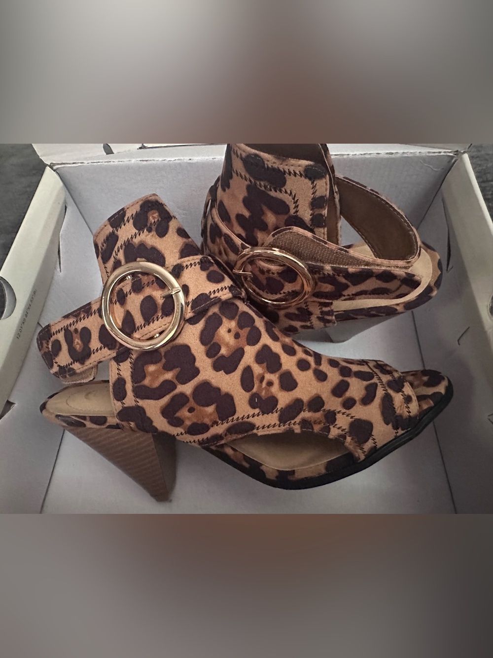 NWT Comfort Leopard Print Cutout Heels Size 10